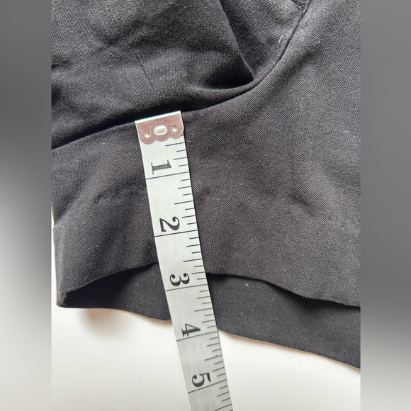 Aritzia Wilfred Women’s low rise black cotton micro cargo shorts. Size 6 - Picture 13 of 13